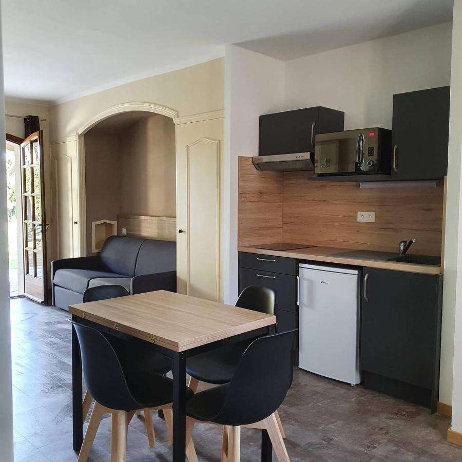 Auberge De La Tour -Appartements- Valros Exteriér fotografie