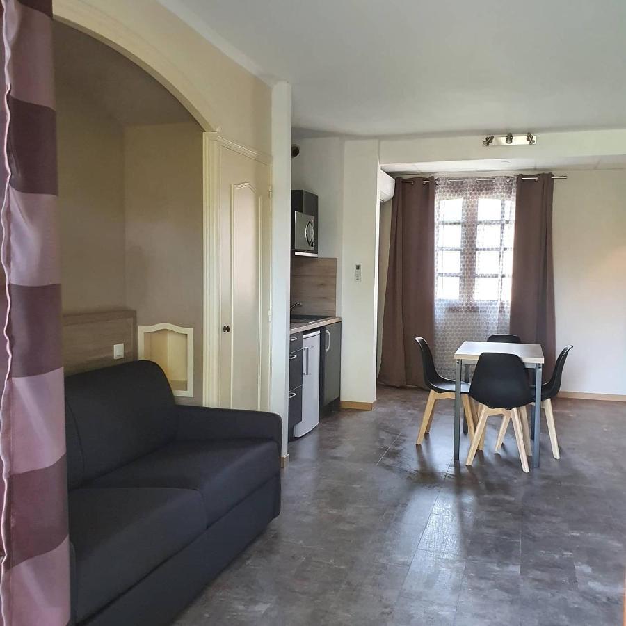 Auberge De La Tour -Appartements- Valros Exteriér fotografie