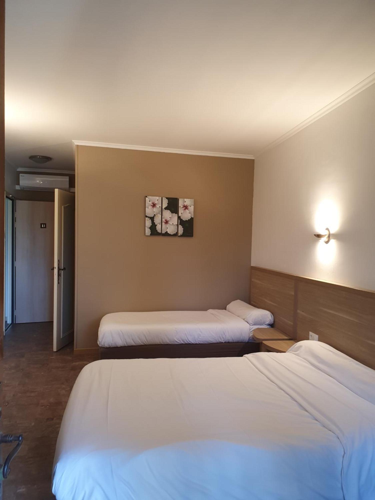 Auberge De La Tour -Appartements- Valros Exteriér fotografie