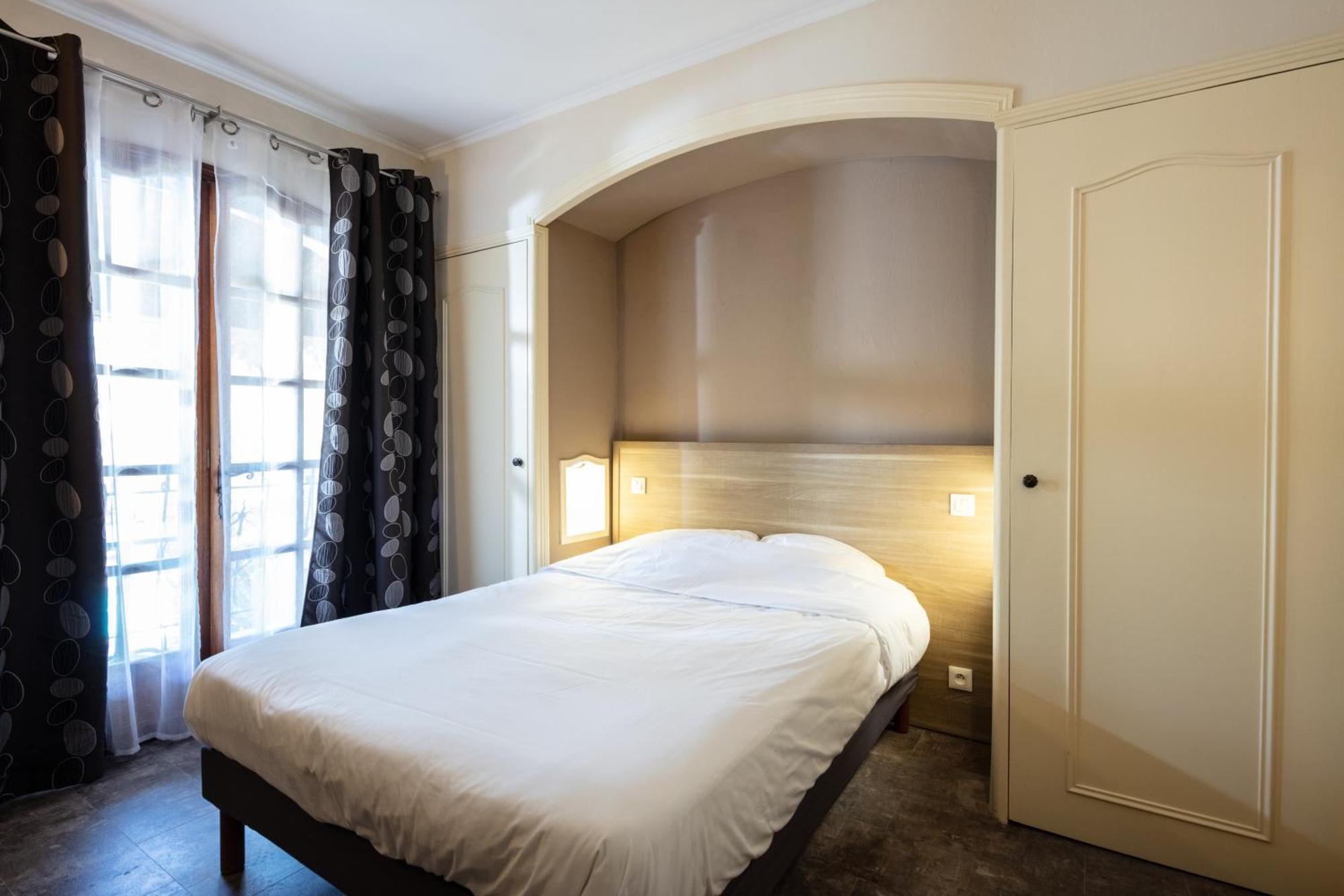 Auberge De La Tour -Appartements- Valros Exteriér fotografie