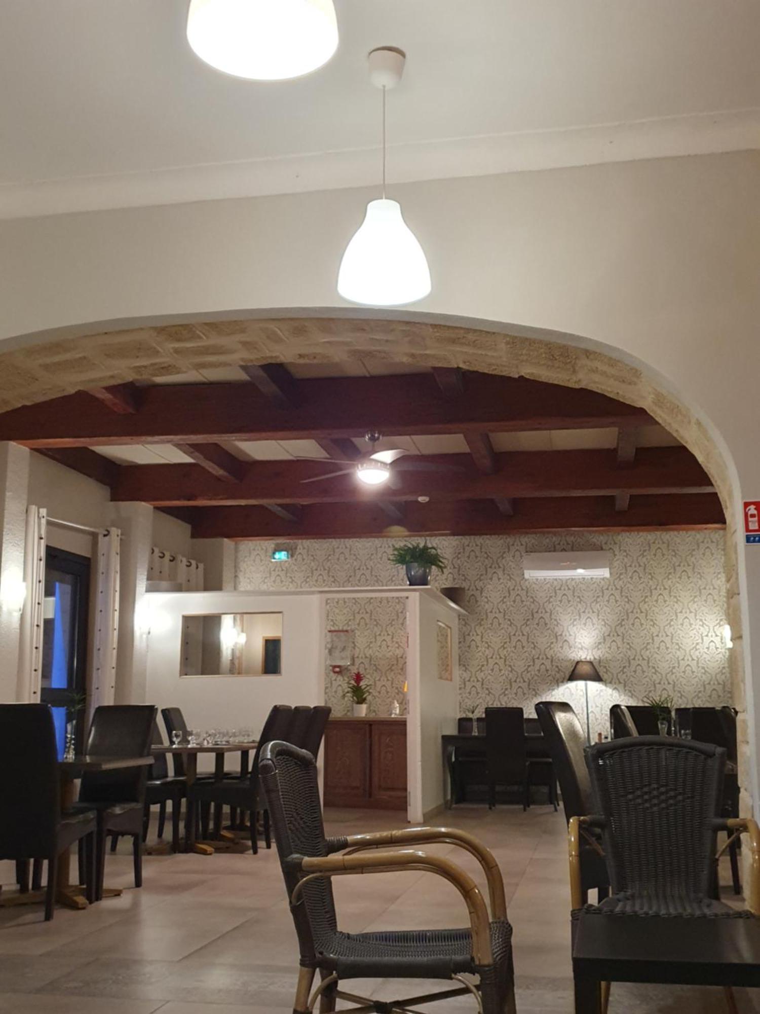 Auberge De La Tour -Appartements- Valros Exteriér fotografie