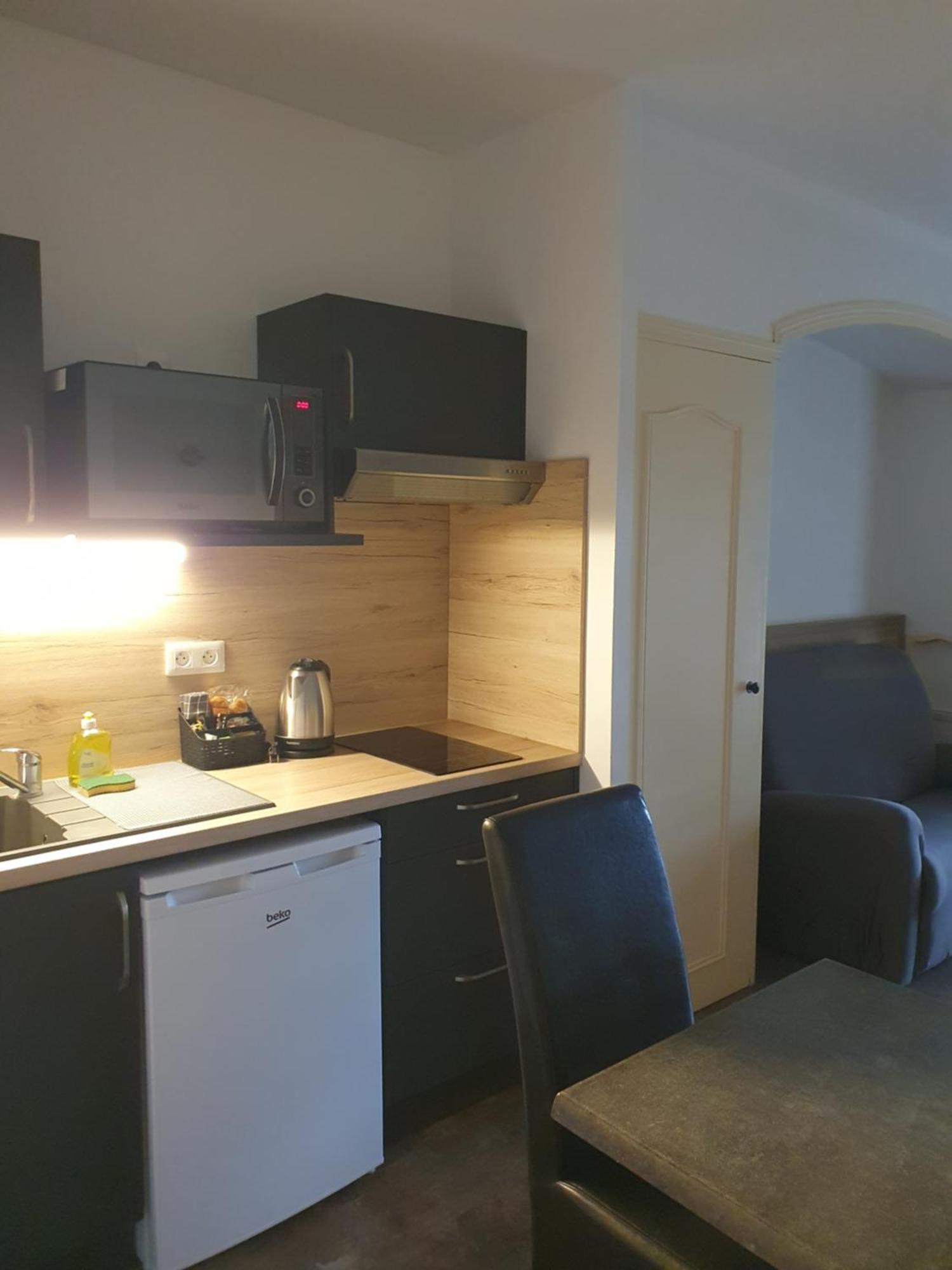 Auberge De La Tour -Appartements- Valros Exteriér fotografie